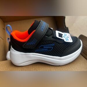 NWT Under Armour Toddler Blue and Orange Sneakers Size 5